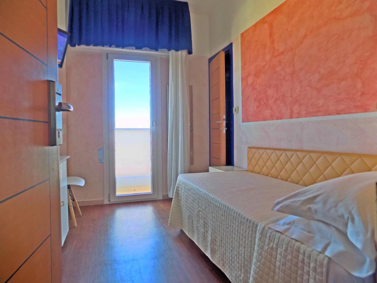 Hotel Diplomatic Риччоне Екстер'єр фото