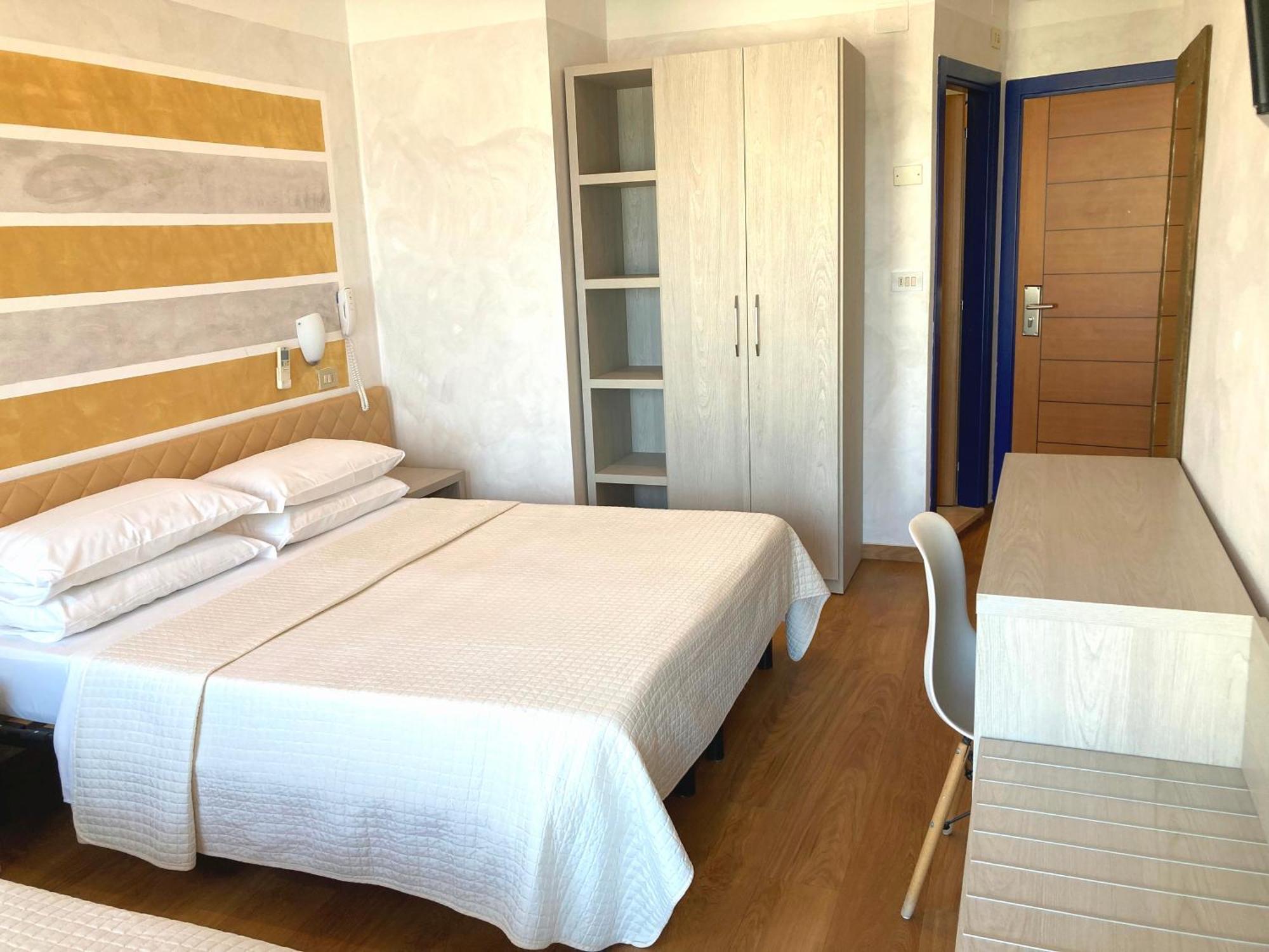 Hotel Diplomatic Риччоне Екстер'єр фото