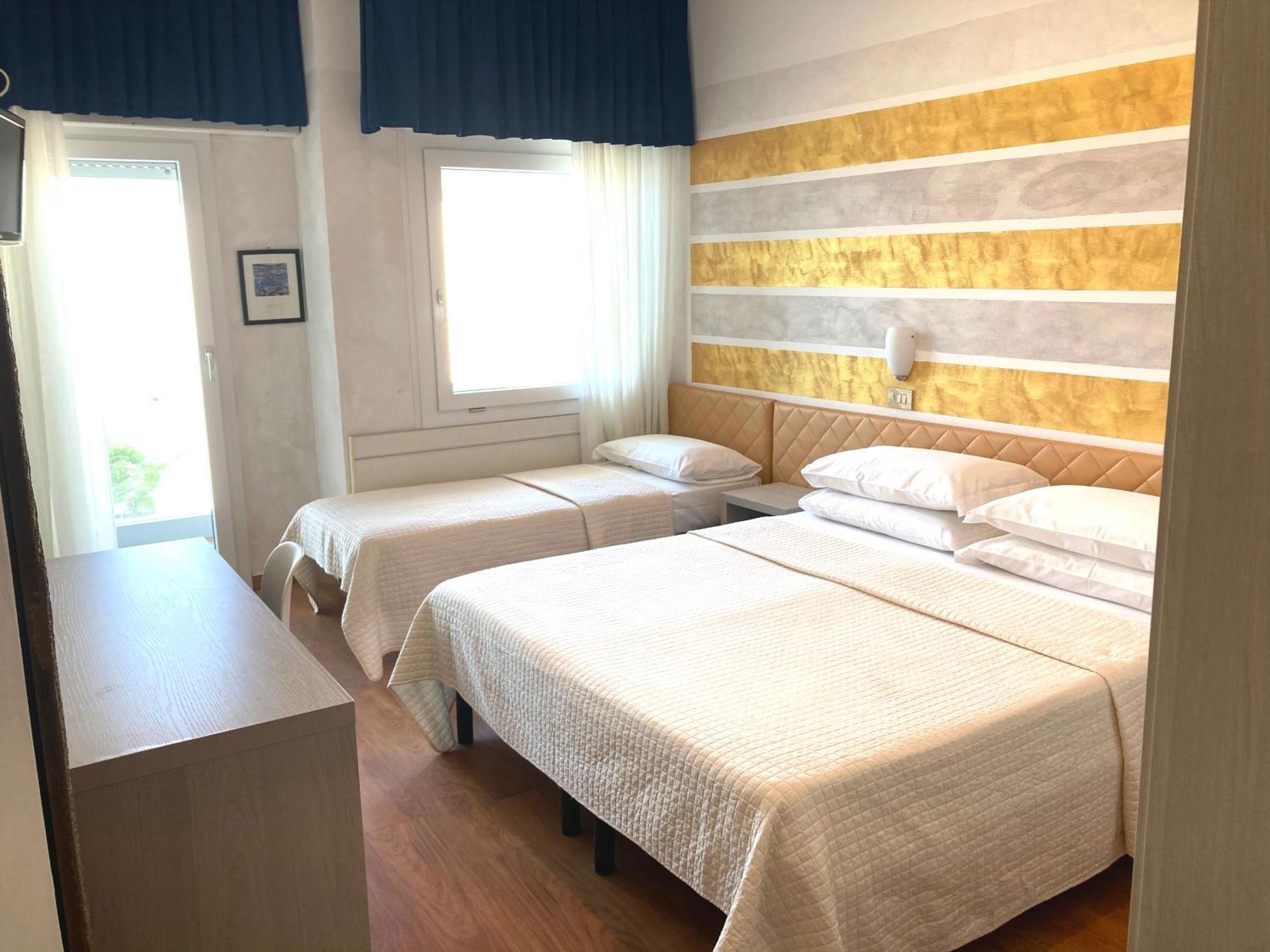 Hotel Diplomatic Риччоне Номер фото